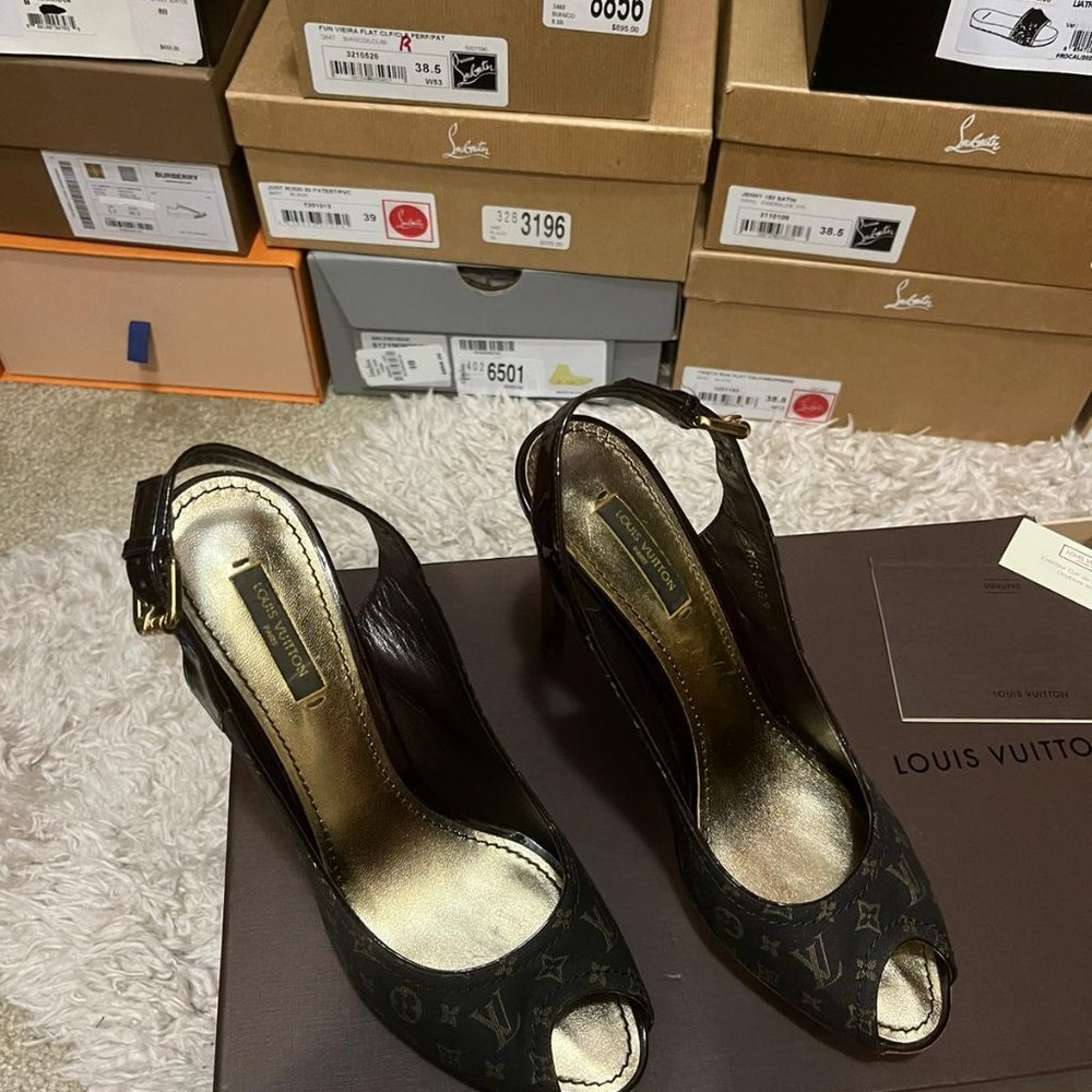 Louis Vuitton Monogram Heel - Picture 3 of 8